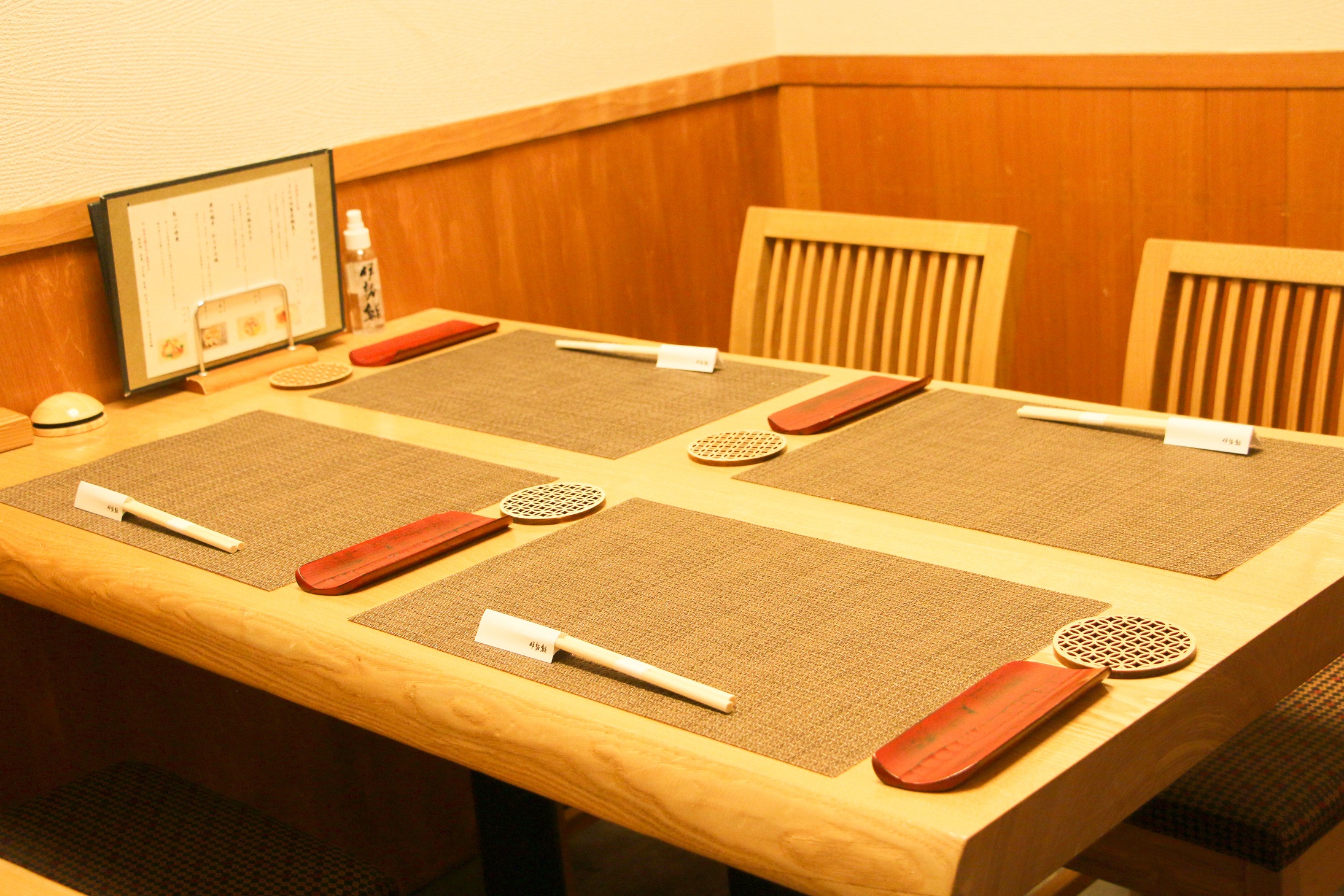 伊勢鮨店内個室